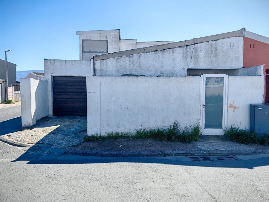 4 Bedroom Property for Sale in Lavender Hill Western Cape